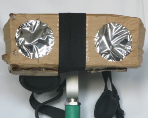 Własnoręcznie zrobiony filtr słoneczny na lornetkę; lornetka zamontowana na GeoflexieDIY solar filter for binoculars; binoculars mounted on Geoflex
